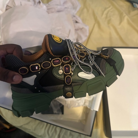 It’s authentic Gucci flashtreck used like new with original box and dust bag - Picture 6 of 8